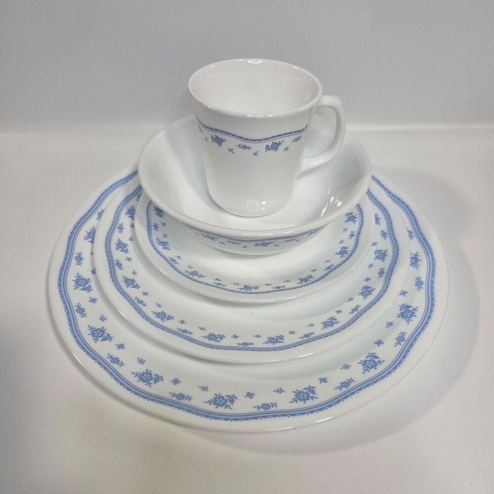 White and Blue Dinnerware
